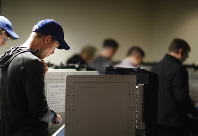 Изборни проблеми и дълги опашки по време на изборния ден в САЩ (СНИМКИ)