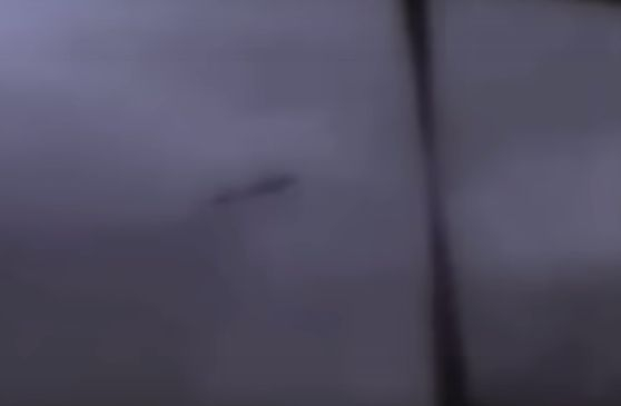 Американец пътуваше с колата си по път в Небраска и изведнъж видя в небето обект, който го изуми (ВИДЕО)