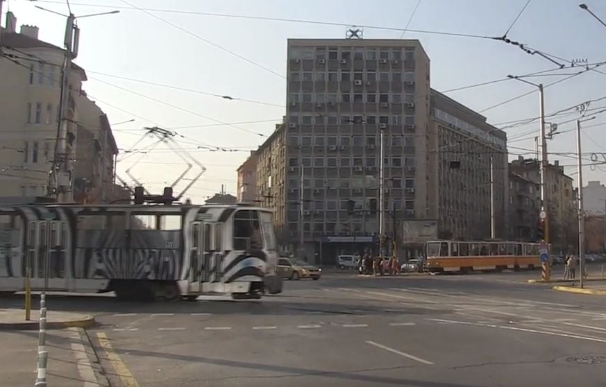 БЛИЦ TV: Желязна "зебра" пъпли по софийските улици