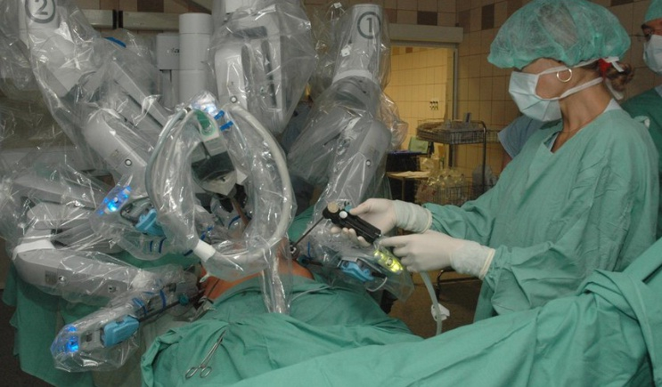 Хирургичен робот провали рутинна операция! Умря пациент с 99% шанс за оцеляване 