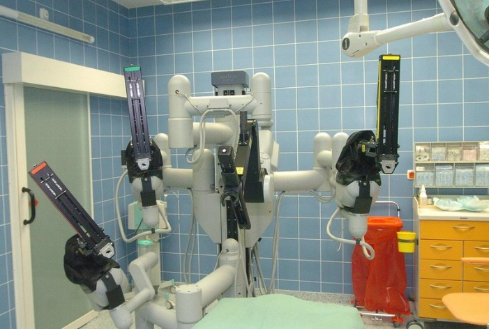 Хирургичен робот провали рутинна операция! Умря пациент с 99% шанс за оцеляване 
