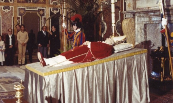 Страшна конспирация във Ватикана: Само след 33 дни начело на католическия свят папа Йоан Павел I умира, а минути след това...