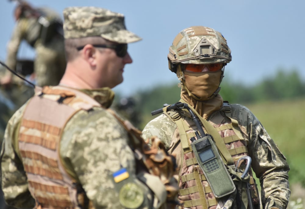 Пияни украински военни се натъкнаха на своя собствена мина, след като преди това откраднаха пиячката