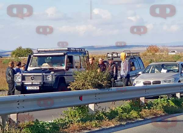 Три тузарски джипа и БМВ блокираха входа към Бургас (СНИМКИ)