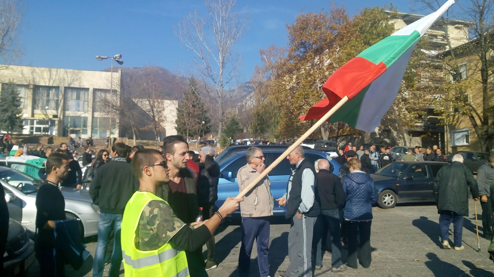 Протестиращи от Сопот и Карлово затварят Подбалканския път (СНИМКИ)