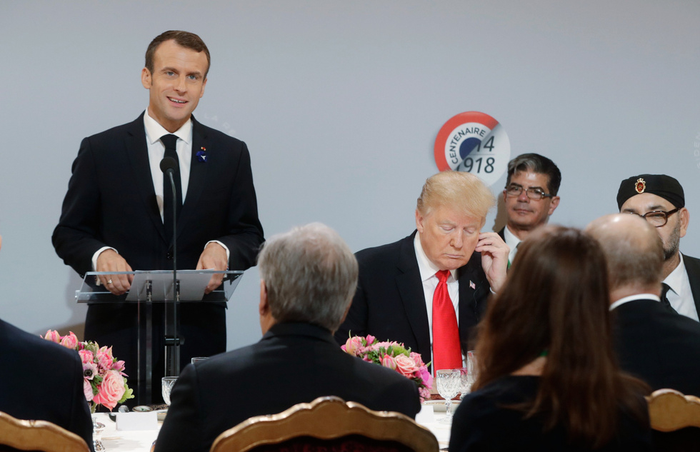 Тръмп и Путин очи в очи във Франция, въпреки че Елисейският дворец ги раздели в последния момент (СНИМКИ/ВИДЕО)
