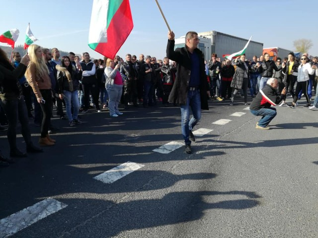 Тези "протестиращи" предизвикаха фурор на Е-79 (СНИМКИ)