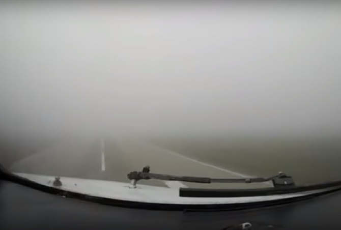 Смразяващо ВИДЕО: Лайнер каца на сляпо в непрогледна мъгла