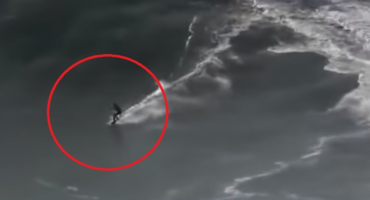 Заснеха сърфист, който шпори по гребена на 20-метрова вълна, но секунди след това се случи нещо кошмарно (ВИДЕО)