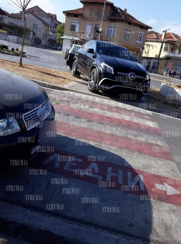 Нагъл македонец с лъскаво возило си навлече гнева на петричани (СНИМКА)