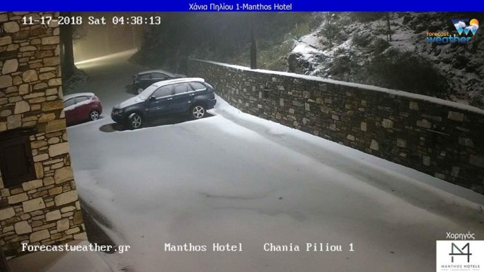 Половин метър сняг докара транспортен хаос в Гърция (СНИМКИ)