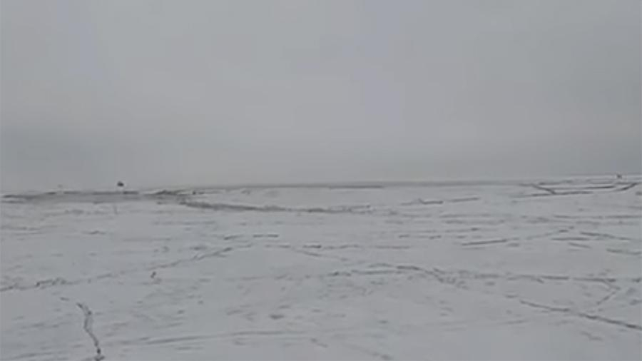 Цунами помете рибари на замръзналото езеро Байкал