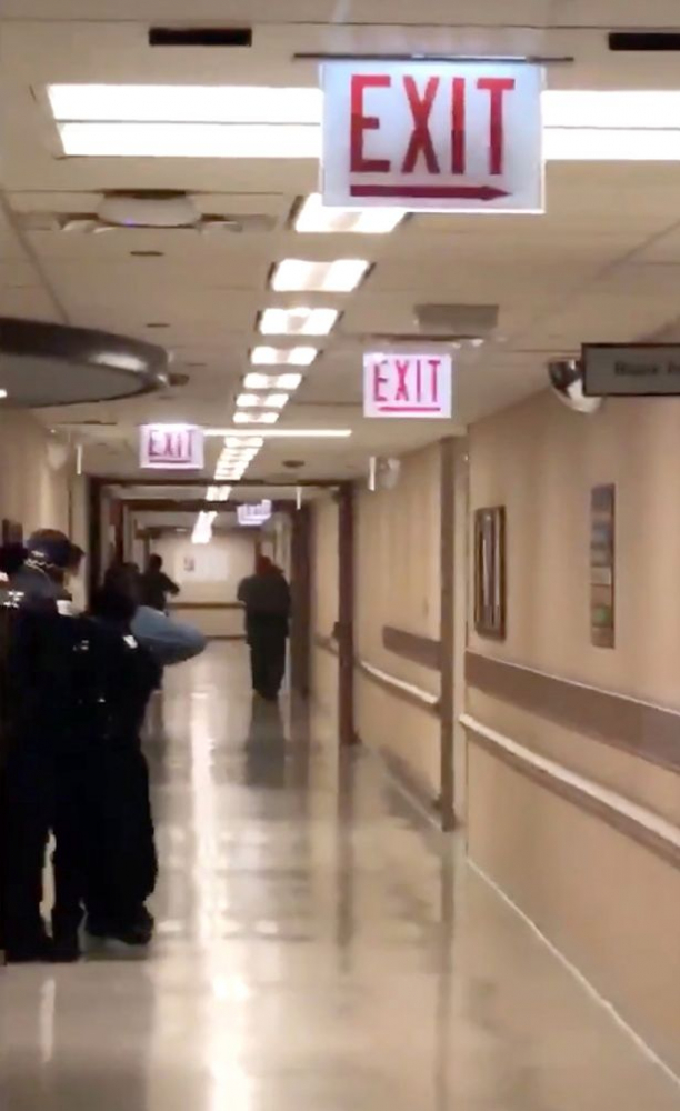 Стрелба в болница в Чикаго, има убити и пострадали (СНИМКИ/ВИДЕО)