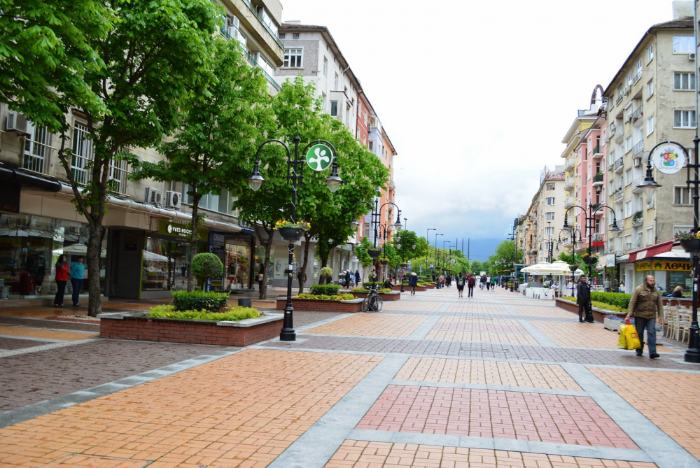 В София е една от най-скъпите търговски улици в света, задмина и Букурещ