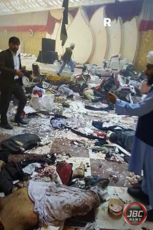 Жестока касапница в Кабул! Атентатор се самовзрвиви в сватбена зала в името на Пророка Мохамед (СНИМКИ 18+)