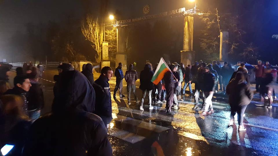Протестите в Перник продължават