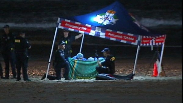 Зловещо: Откриха труп на малко бебе на един от най-любимите плажове за сърфистите в Австралия (СНИМКИ)