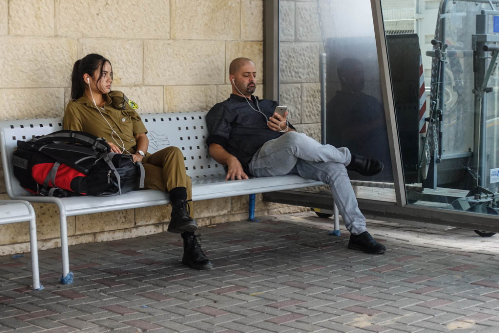 Красавици в униформи и заредени автомати навсякъде по улиците - това може да се види само в Израел