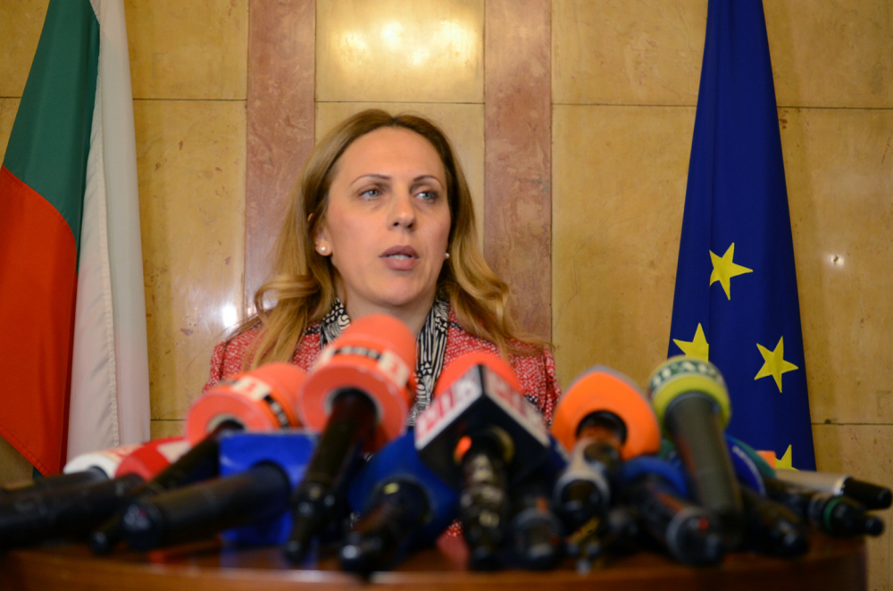Марияна Николова: Призовавам работещите в туристическия сектор да се ваксинират в четвърта фаза, която вече е в ход