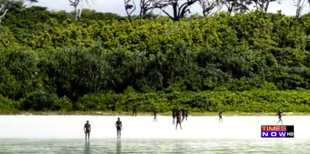 Диви туземци убиха със стрели американец, промъкнал се на острова им (СНИМКИ/ВИДЕО) 