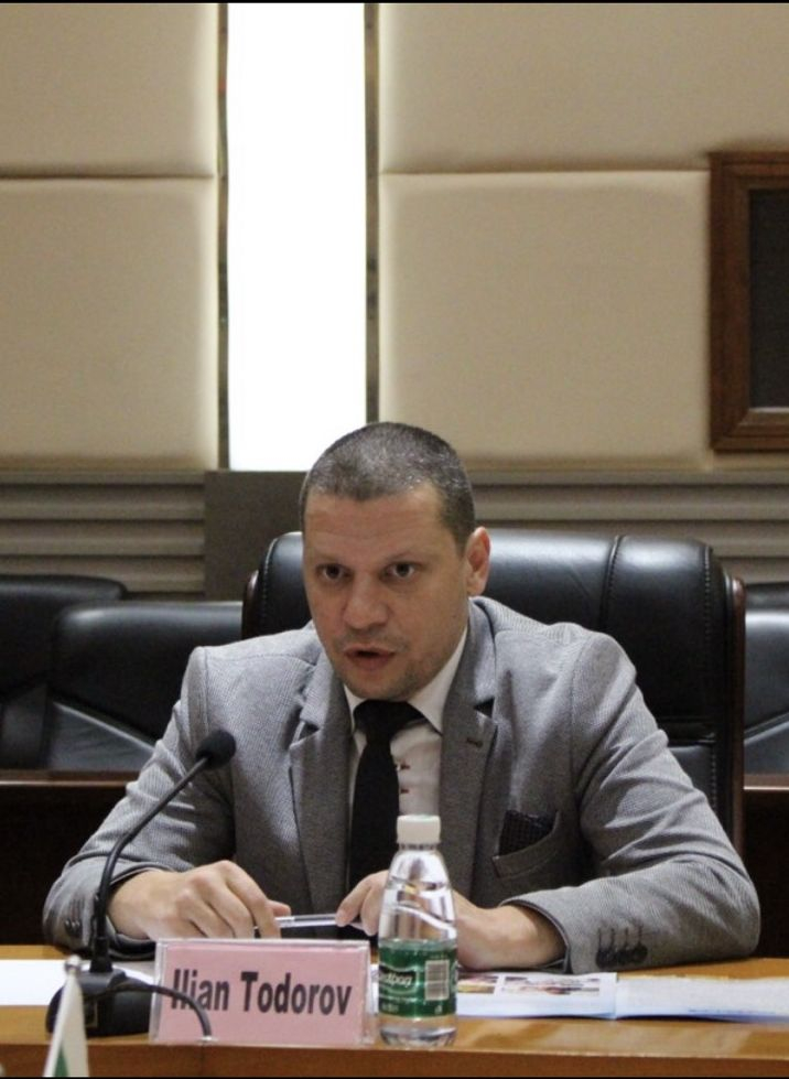 Илиан Тодоров пита: Лозан Панов влияе ли на съдии от Софийски районен съд?
