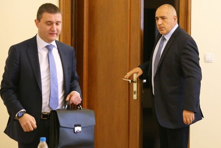 Заради сагата с апартамента: Борисов призова Горанов да...