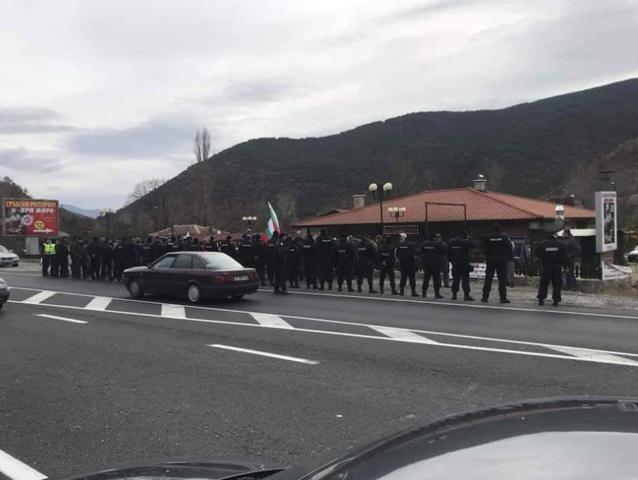Жандармерия се намеси сериозно в протеста на главен път Е-79 (СНИМКИ)