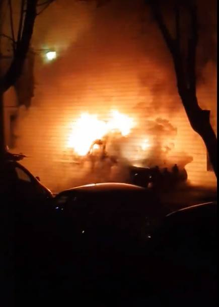 Кола лумна в пламъци в Пловдив, нищят умишлен палеж