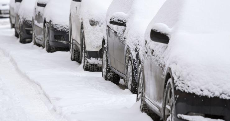По какво се отличава зимното от лятното паркиране - не правете тези неща при сняг и студ