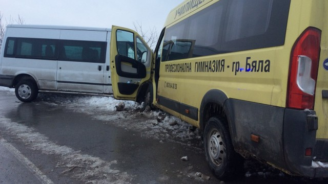 Първи подробности за жестоката катастрофа с автобус с деца в Горнооряховско (СНИМКИ)