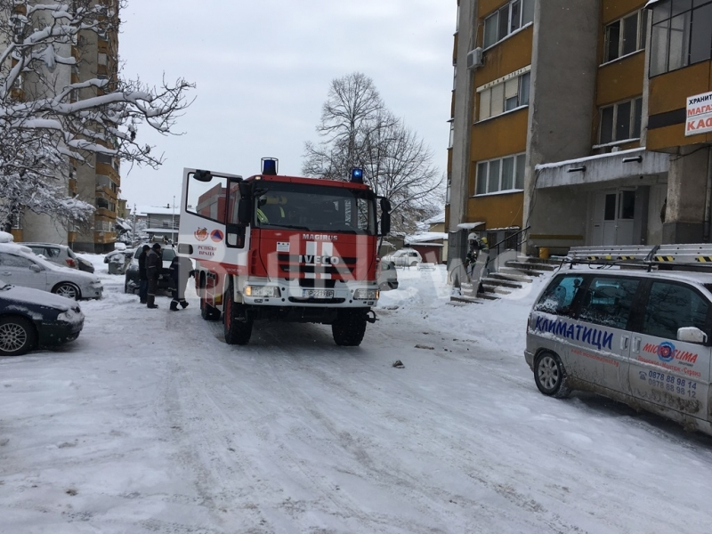Евакуираха 18-етажен блок във Враца заради пожар
