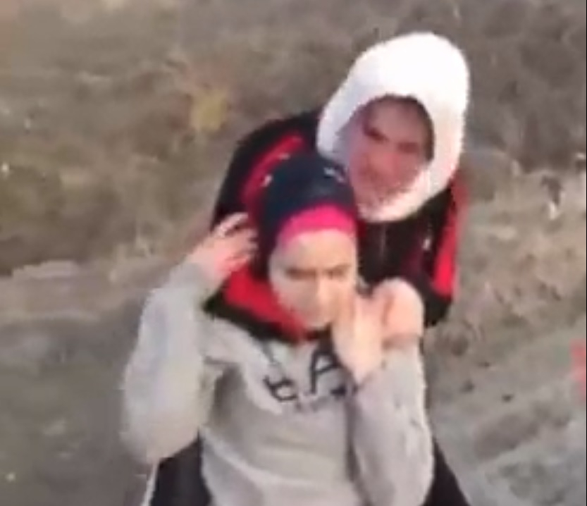 ВИДЕО: Дагестански девойки си спретнаха бой с хиджаби