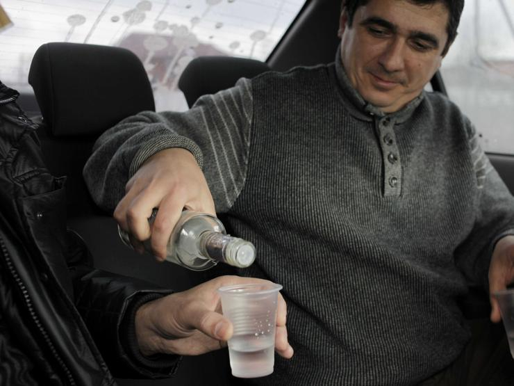 Защо всеки шофьор трябва да има поне по 1 бутилка водка в колата през зимата