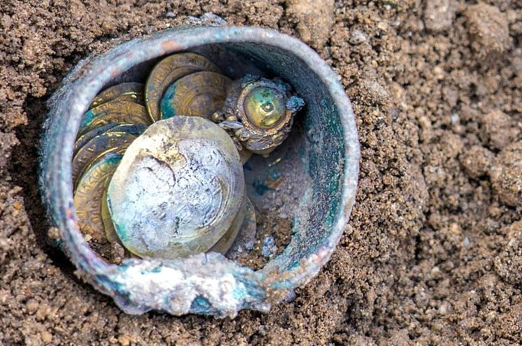 Вижте находките от изумителното съкровище от времето на кръстоносците – има и византийски монети (СНИМКИ) 