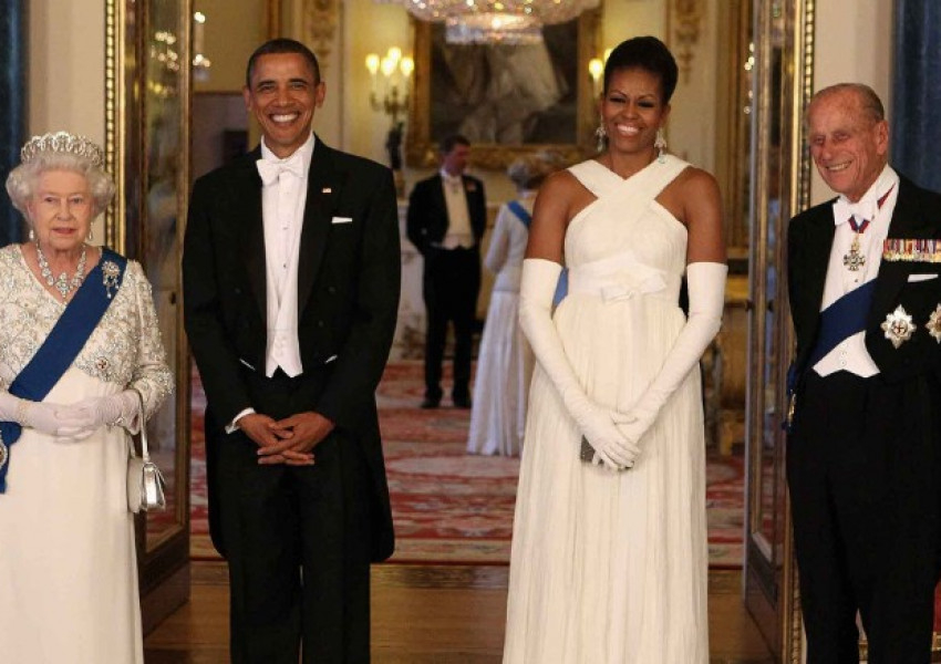 Кралица Елизабет II към Мишел Обама: „Кралският протокол е просто глупост!“
