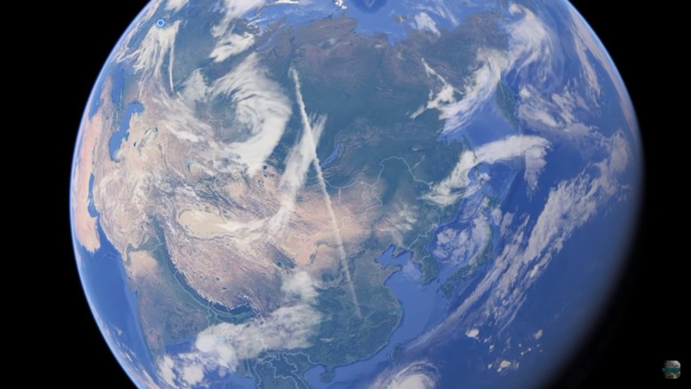 На СНИМКИ от Google Earth се вижда странна следа в небето над Европа и Русия 