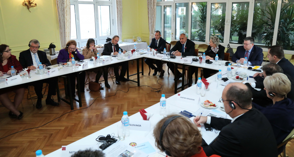 Премиерът се срещна с посланиците на държавите от ЕС в австрийското посолство (СНИМКИ)