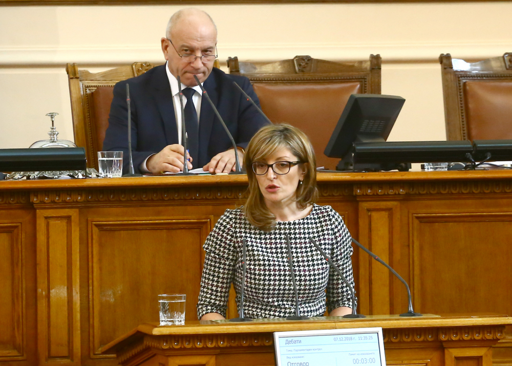 Екатерина Захариева пред Die Welt за спора със Скопие