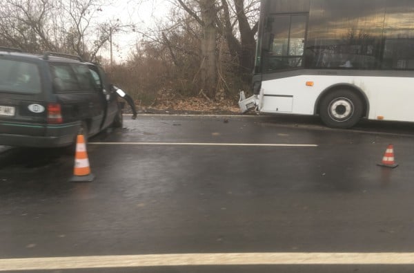 Нов ад на пътя: Автобус и кола в челен сблъсък край Пловдив (СНИМКИ)