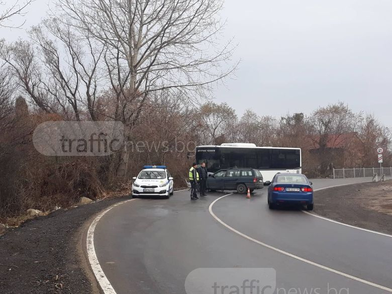 Първи подробности за страшната катастрофа с кола и автобус в Пловдивско (СНИМКИ)