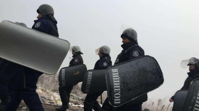 Жандармерия и полиция нахлуха в Старозагорско село, акция и в Дупница (СНИМКИ)