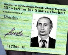 Тайни от архивите на Щази: Откриха служебно удостоверение на Владимир Путин (СНИМКИ)