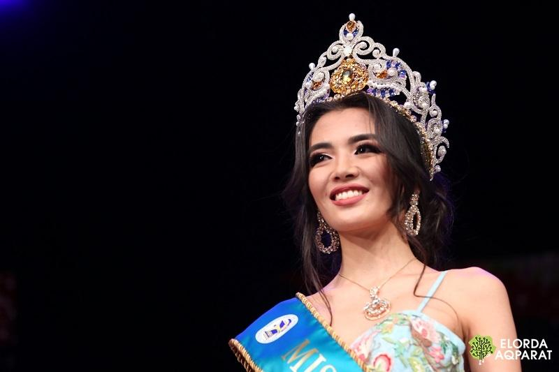 Вижте красавицата, която взе титлата за красота в столицата на Казахстан (СНИМКИ)