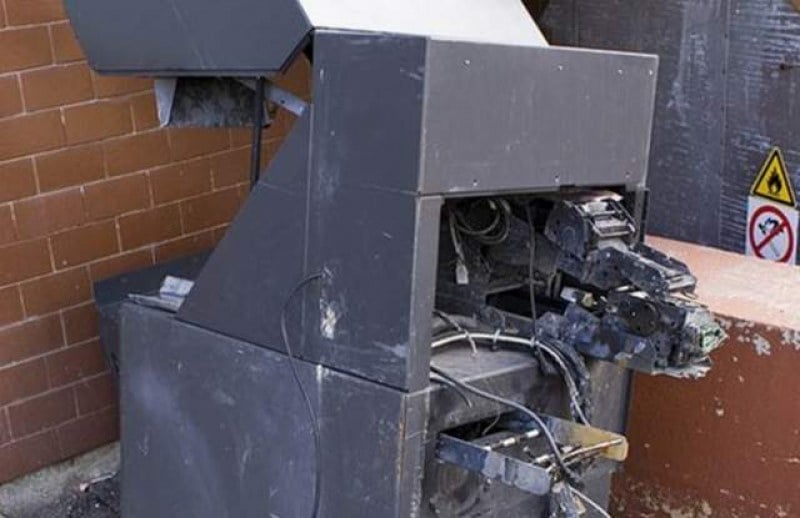 Предколедно: Крадци разбиха банкомат в Брестовица