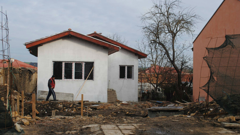Страшен скандал тлее в Хитрино! Карат собственици на разрушените къщи сами да си плащат дограмата 