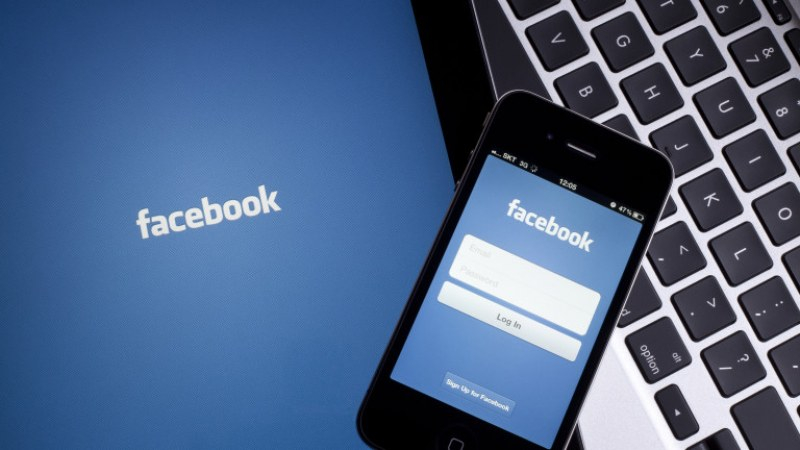 Бъг във “Фейсбук“ засегна милиони потребители 
