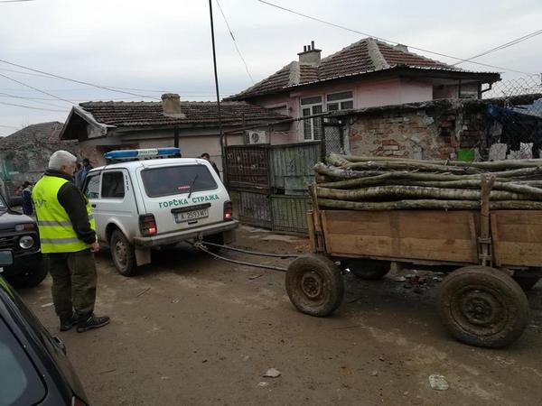 Полиция окупира ромските квартали край Бургас за мащабна акция (СНИМКИ)