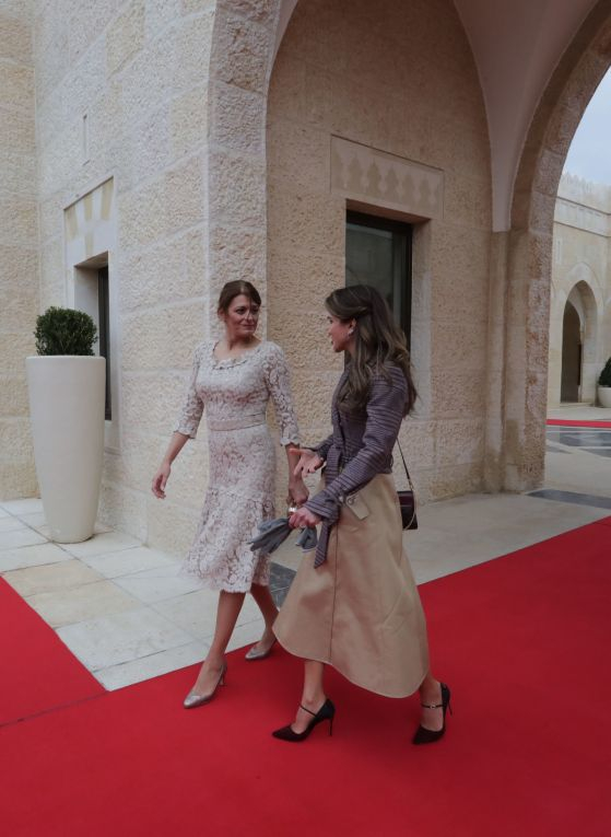 Деси Радева и йорданската кралица Рания възхитиха мрежата със стилни тоалети (СНИМКИ)