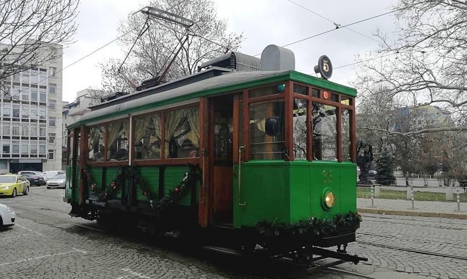 Празничен ретро трамвай тръгва по софийските улици