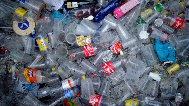 ЕС забранява пластмасовите изделия за еднократна употреба